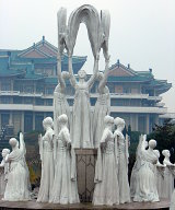 Engelsgleiche Statuen im Mansudae Brunnenpark Pyongyang