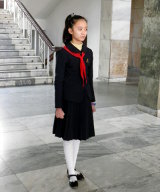 Schulmädchen in Pionier-Uniform